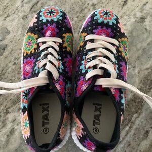 Colorful crotchet squares sneakers with white bottoms